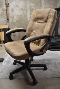 lot 2210 image: Office Chair