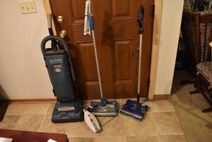 lot 2229 image: Vacuum & Floor Cleaner Lot