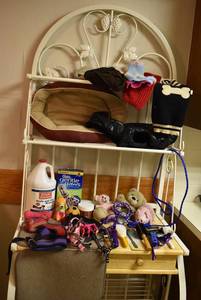 lot 2230 image: Lot of Pet Supplies