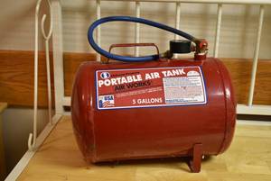 lot 2227 image: 5 Gallon Portable Air Tank Air Bubble