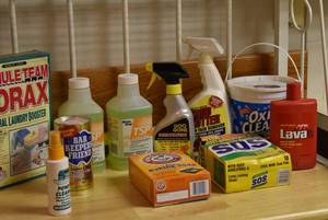 lot 2247 image: Large Lot of Kitchen Cleaning Supplies & Chemicals