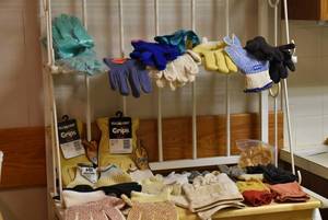 lot 2254 image: Large Lot of Gloves -Medical, Gardening, Leather, Etc.