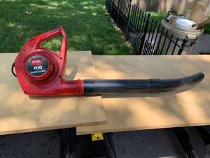 lot 2263 image: Toro 700 Leafblower - Yard Care Tool