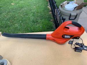 lot 2266 image: Black & Decker Cordless 18V Battery Powered Leaf Blower