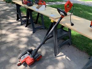 lot 2267 image: Black & Decker Cordless 18V Battery Powered Edger w. Charger