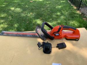 lot 2268 image: Black & Decker Cordless 18V Battery Powered Hedge Clipper Trimmer w. Charger