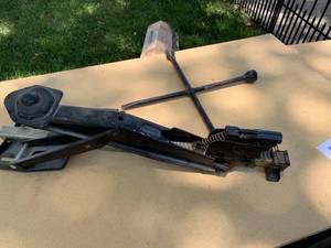 lot 2277 image: Car Automotive Jack & 4-way Lug nug Wrench