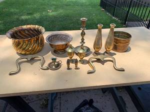 lot 2281 image: Assorted Brass items -Bowls, Candleholders & More