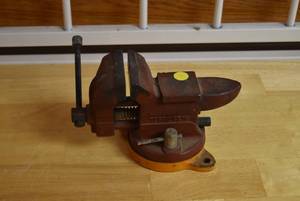 lot 2299 image: Tesco 3 Bench Vise