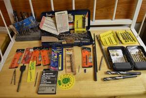 lot 2312 image: Large Lot of Drill Bits, Replaceable Blades & More