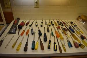 lot 2313 image: Large Lot of Screwdrivers