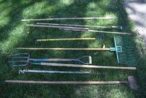 lot 2339 image: Lot of Yard Tools - Pitchforks, Metal Rakes, ScraperEdger, Trowel, Dandelion