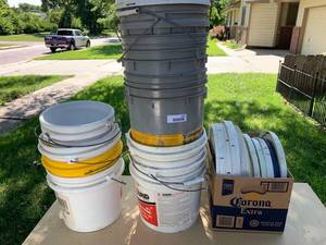 lot 2407 image: Lot of Buckets w. Lids