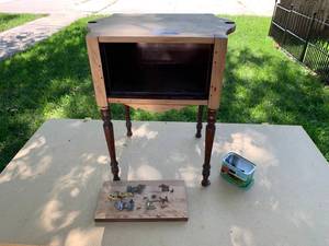 lot 2409 image: Small End Table - Mid Refinishing - Has Brackets