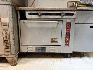 lot 7325 image: Southbend Griddle 436C-31 On Casters