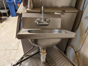 lot 7338 image: Sink