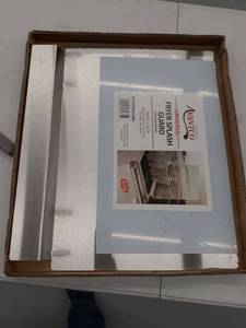 lot 3660 image: Avantco universal fryer splash guard