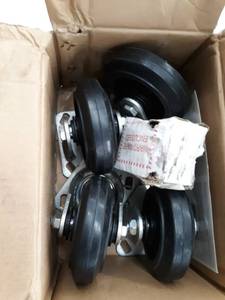 lot 3683 image: 5 Mort Caster kit set