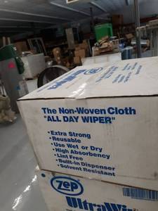 lot 3695 image: Zep UltraWipes