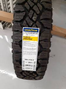 lot 3818 image: Goodyear Wrangler DuraTrac 23585R16 120 Q Tire