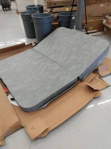 lot 3821 image: Hot Tub Cover 75.5 x 57.5 Model Number 21CLASSIC-96(5X3)
