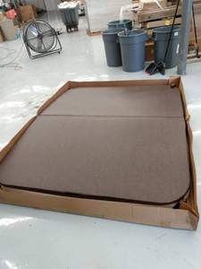 lot 3826 image: Hot Tub Cover 74 x 80.25