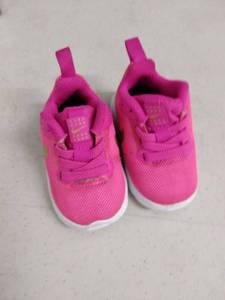 lot 6004 image: baby Nike shoes 2 c Pink