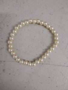 lot 6012 image: Pearl Costume Bracelet