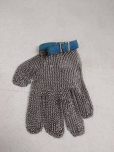 lot 6067 image: meat slicing glove