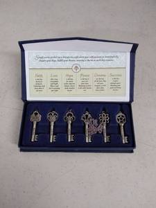lot 6082 image: Lot Of 6inspirational Key Necklaces - Faith Love Hope Peace Dream Success-set