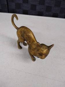 lot 6110 image: brass cat