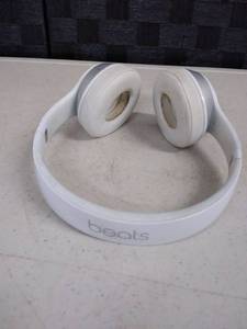 lot 6117 image: beats headphones