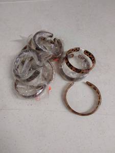 lot 6152 image: lot of braclets