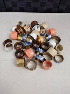 lot 6195 image: lot of napkin holders