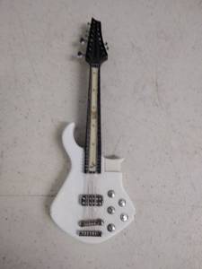 lot 6233 image: guitar lighter