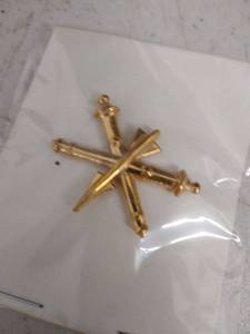 lot 6331 image: gold cross pin