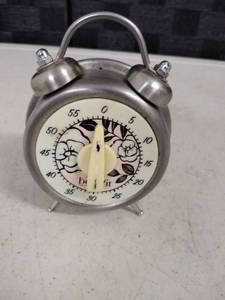 lot 6366 image: benefit clock