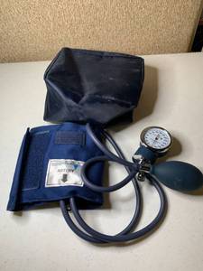 lot 3059 image: Lumiscope Blood Pressure Cuff