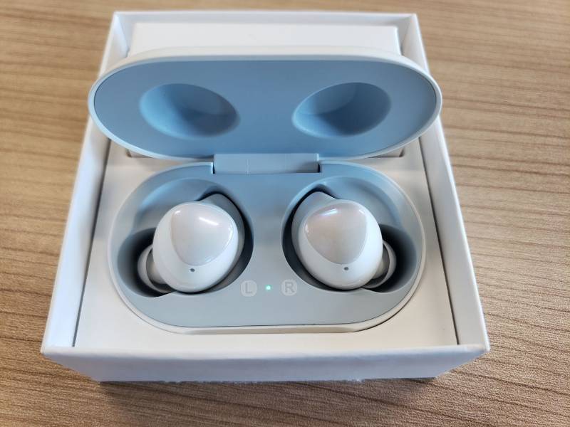 lot 3 image: Samsung Galaxy Buds - Wireless - Bluetooth - Earbud - In-ear - White