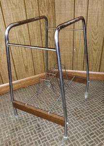 lot 105 image: Vintage Retro Record Holder
