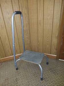 lot 107 image: Portable Foot Step Stool with Handle