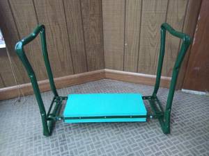 lot 111 image: Portable Garden Bench & Kneeler