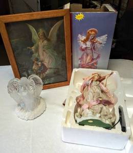 lot 128 image: Angel Lot  Framed Picture & 2 Figures