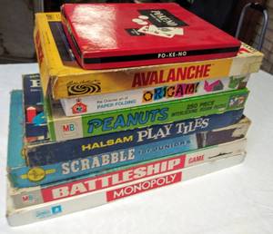 lot 133 image: Lot of 8 Vintage Games
