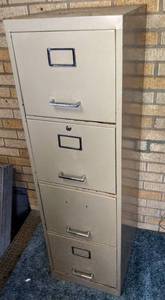 lot 140 image: 4 Drawer Metal File Cabinet  52 Tall
