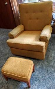 lot 96 image: Vintage Gold Swivel & Rocking Chair w Ottoman