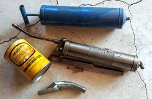 lot 164 image: 2 Grease Guns  Bonus