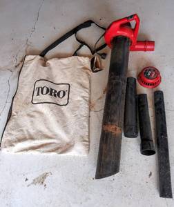 lot 168 image: Toro 700 Rake-O-Vac Blower with Attachments  Tested
