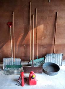 lot 184 image: Rakes, Snow Shovels & More