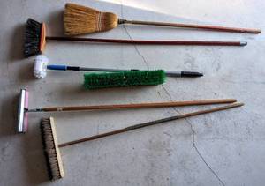 lot 176 image: Misc. Brooms & Cleaning Tools